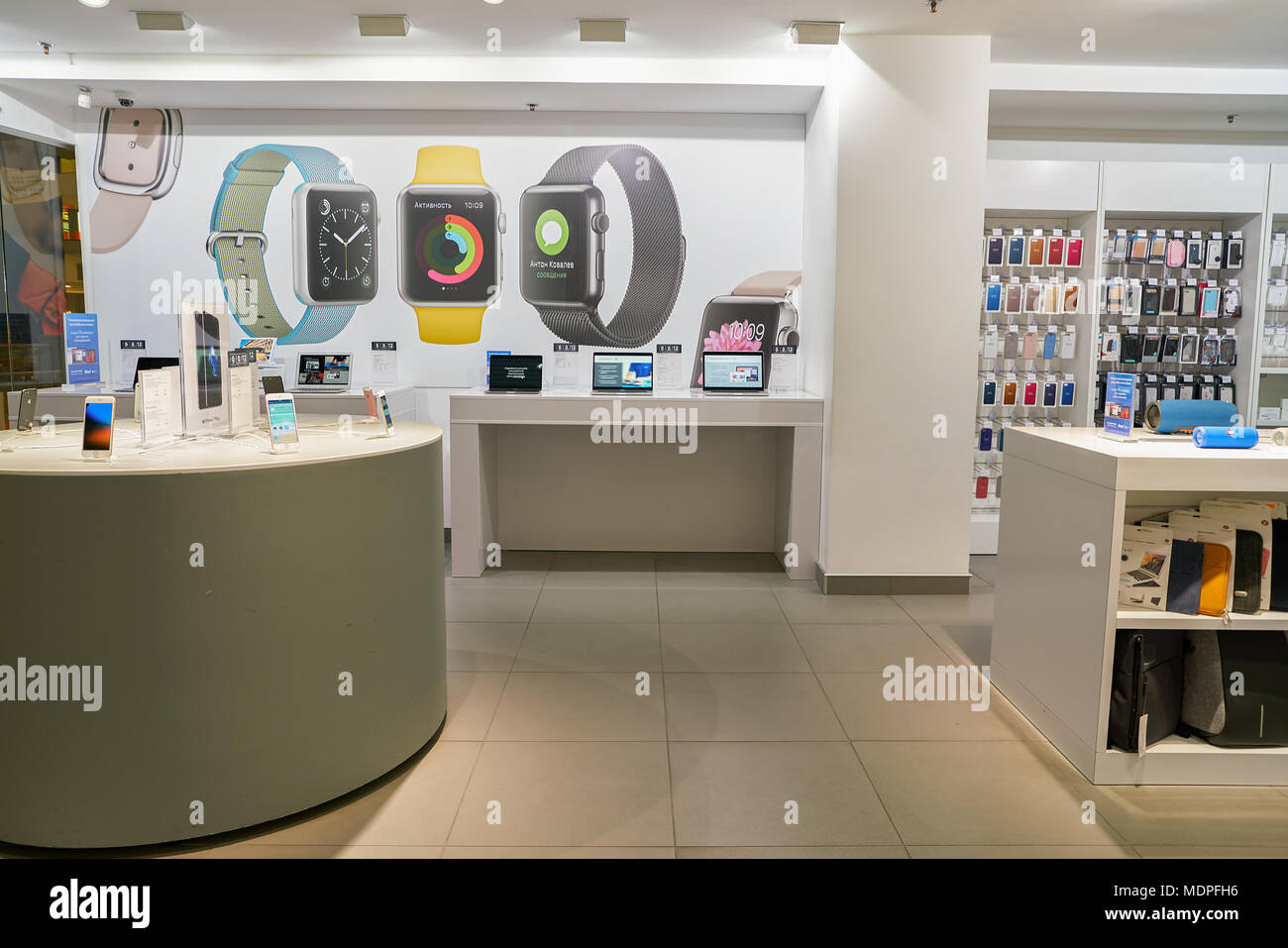 Customers at an Apple Store Looking at a Display Case of Apple Watches  Editorial Photo - Image of modern, global: 237139141