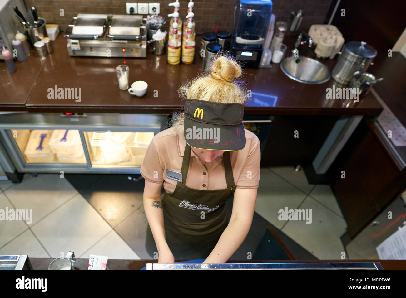 Mccafe Worker Mcdon High Resolution Stock Photography and Images - Alamy