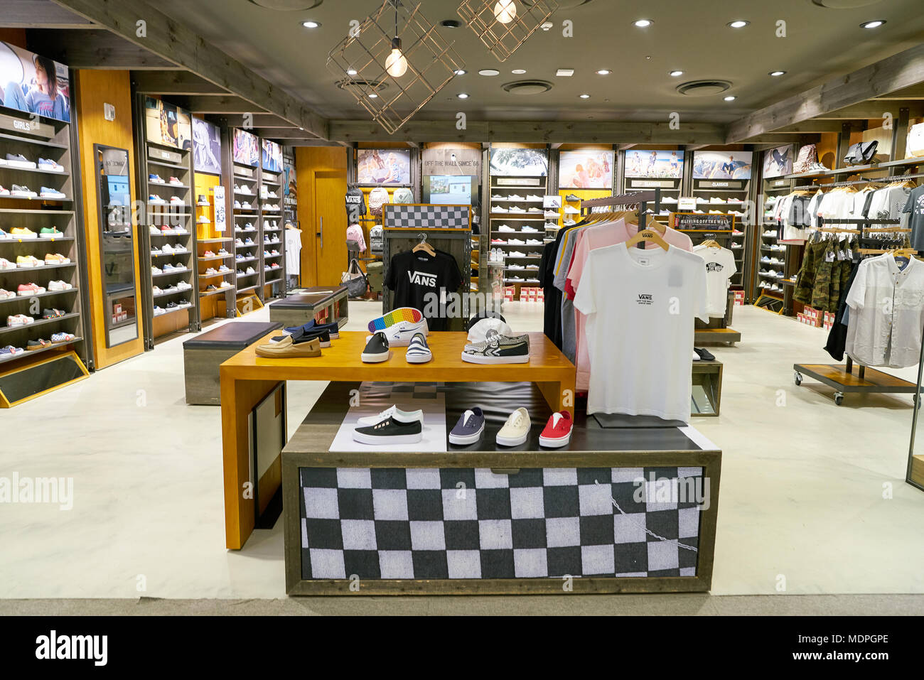 Shoes shop in korea hi-res stock photography and images - Alamy