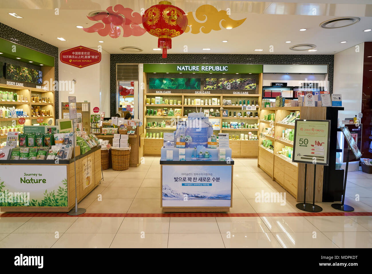 Busan South Korea May 28 17 Nature Republic Shop At Lotte Department Store In Busan Stock Photo Alamy