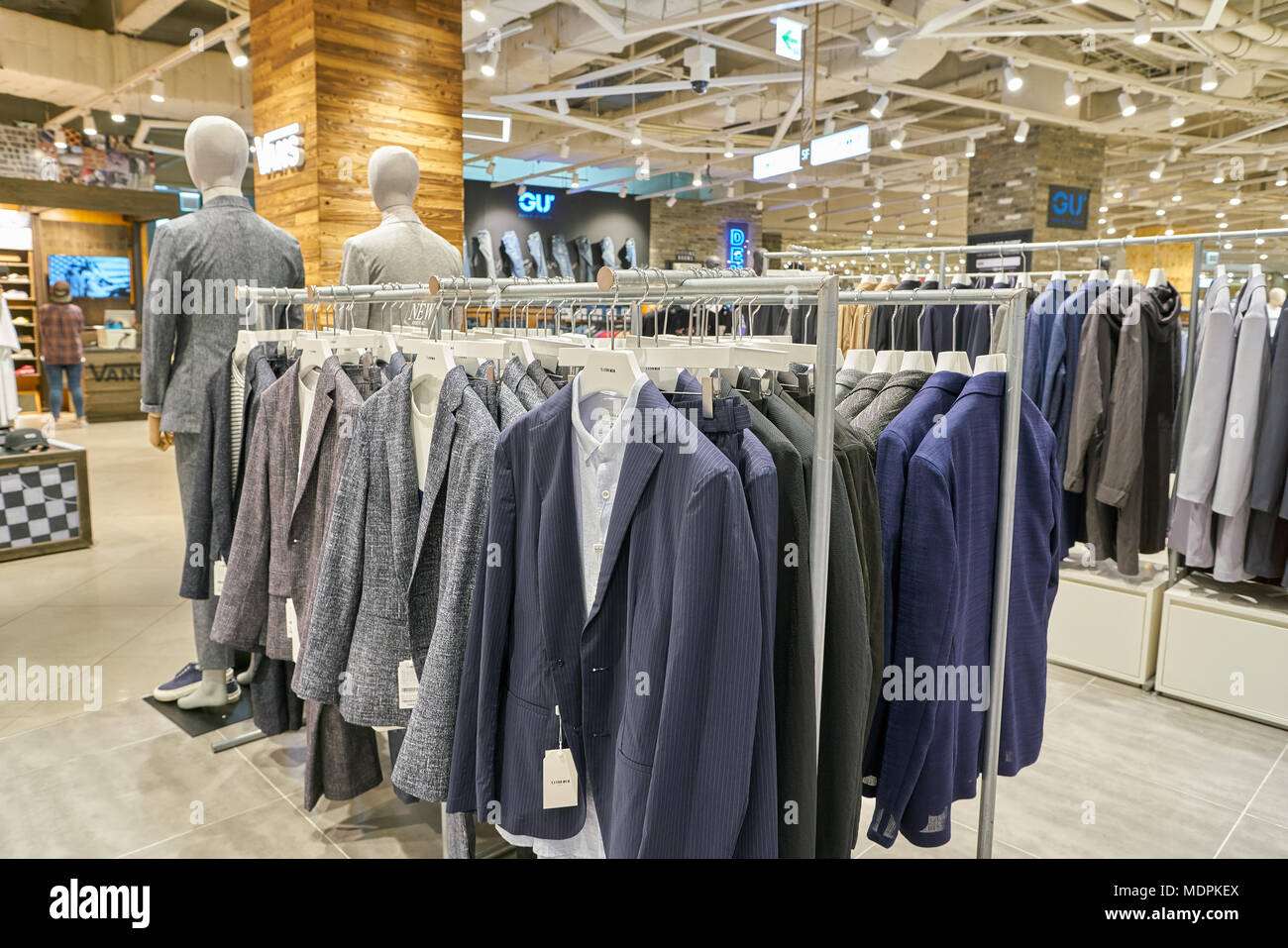 Vans store hi-res stock photography and images - Page 2 - Alamy