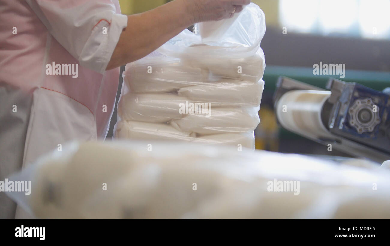 Worker packing crystal sugar at the sugar refinery Stock Photo - Alamy