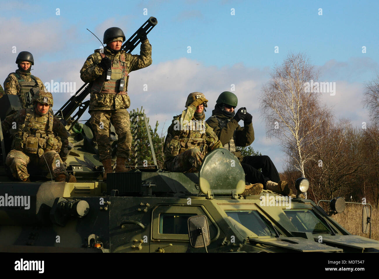 Украинская сторона. Войска на Донбассе. ВСУ Украины. Армия Украины фото. Российская армия на Украине.