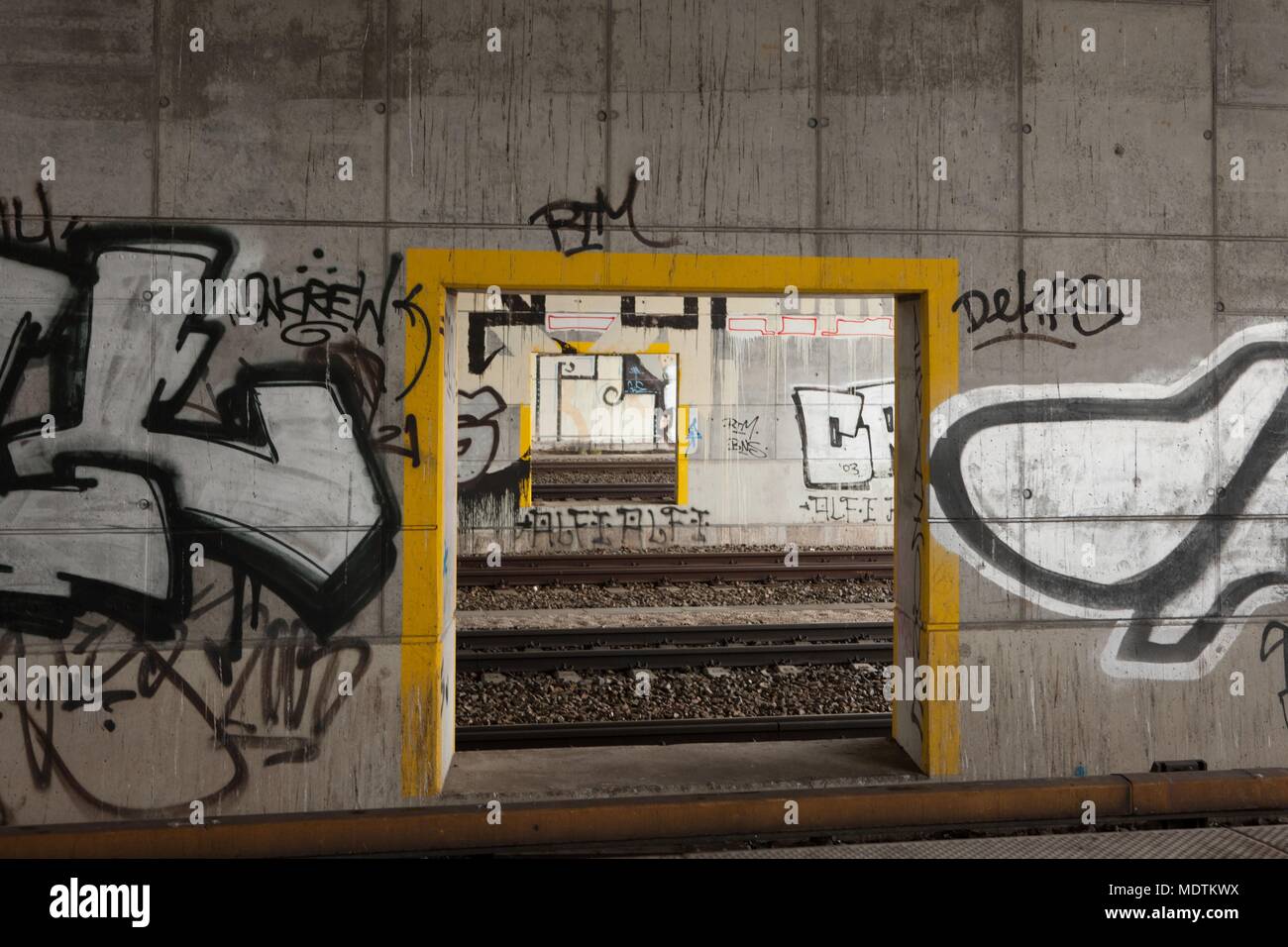 graffiti s bahn berlin high resolution stock photography and images alamy