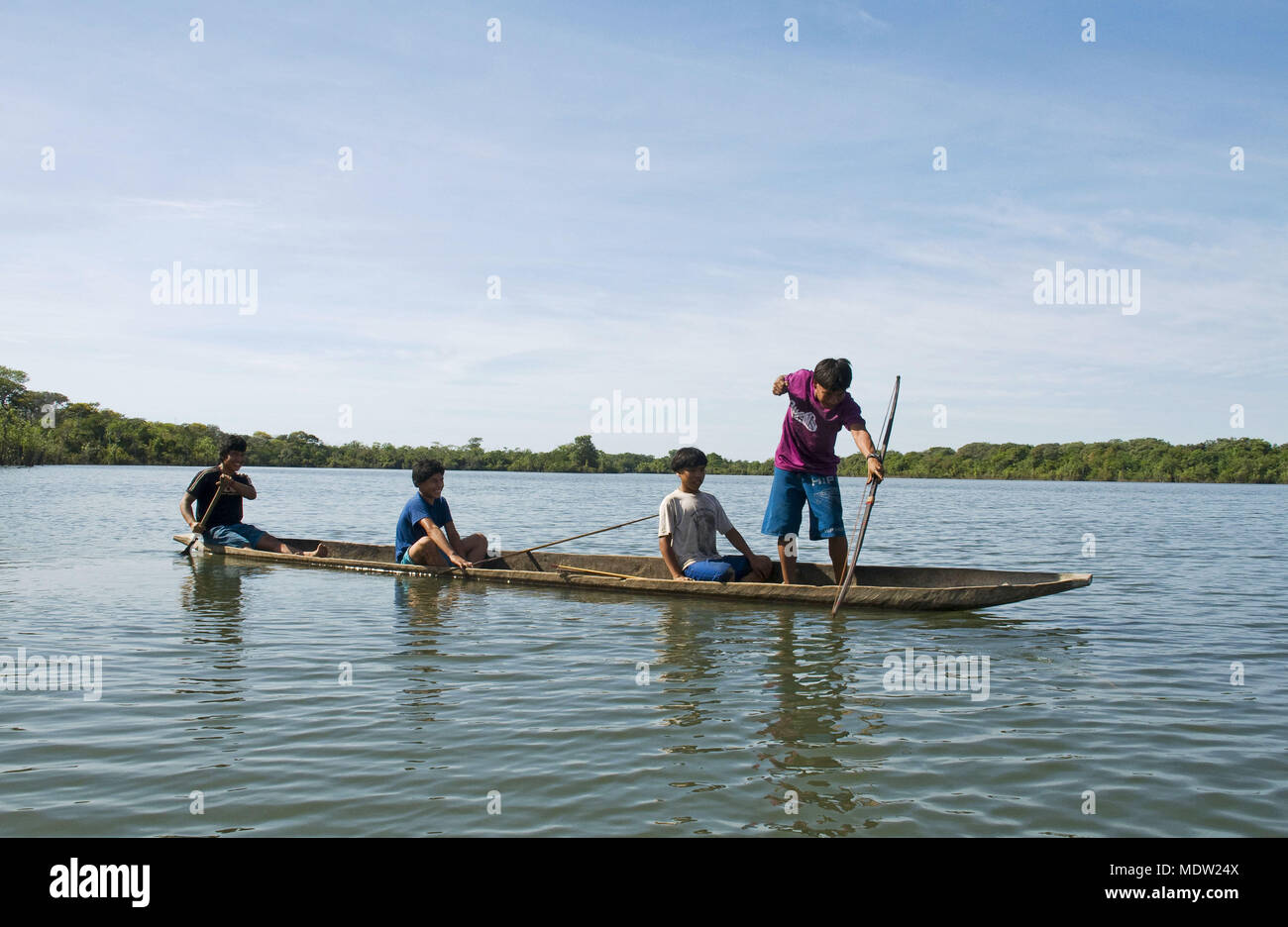 Kalapalo Indian fishing on the lake Kusse with archery - Village Aiha - Indigenous Park of the Xingu Stock Photo