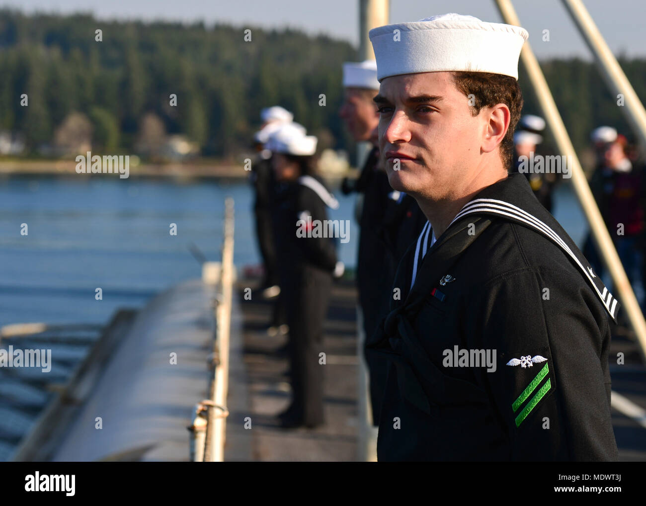 PACIFIC OCEAN (Dec. 10, 2017) U.S. Navy Aviation Boatswain's Mate