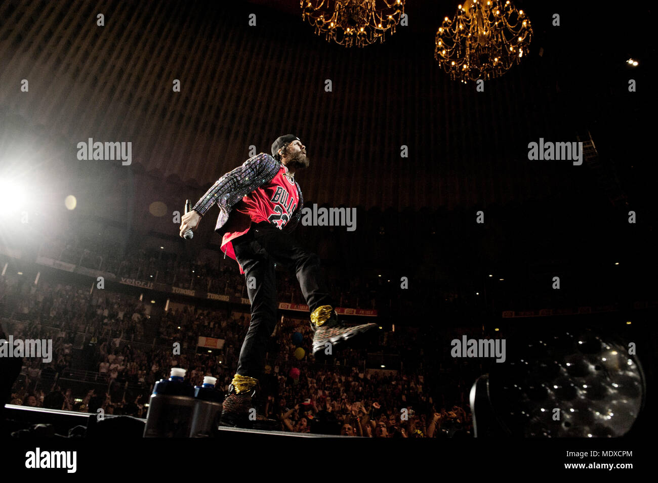 Roma, Italia. 20th Apr, 2018. Lorenzo Cherubini in arte Jovanotti torna ad infiammare i palco del palalottomatica di Roma, nella seconda data dove aveva un piano speciale per la serata, trasformare un concerto intero in una dichiarazione d'amore alla città. Nella foto Lorenzo Cherubini Credit: Independent Photo Agency/Alamy Live News Stock Photo