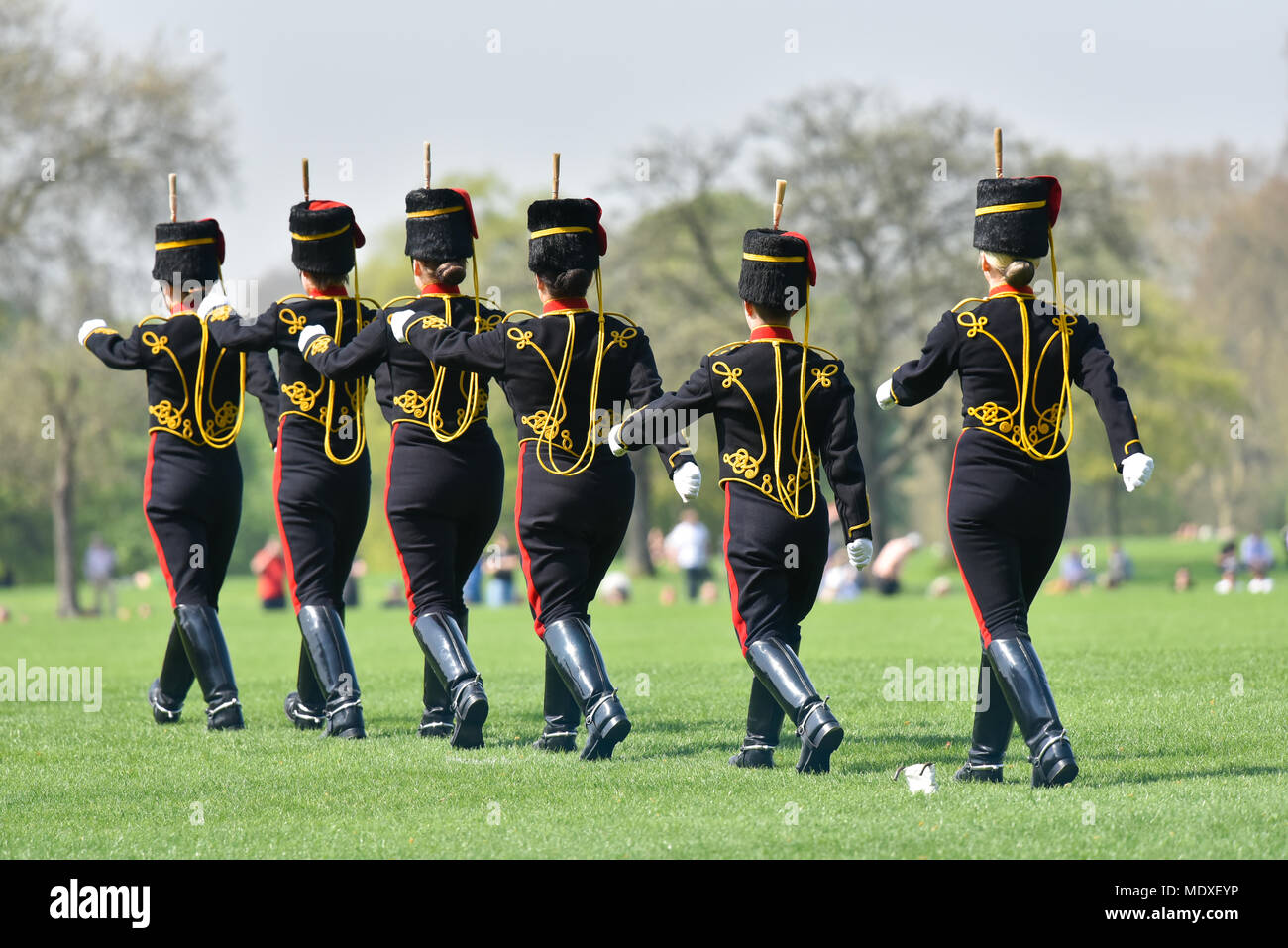 Hyde Park, London, UK. 21st April 2018. The King's Troop Royal Horse Artillery fire a 41 gun salute to mark the Queen's 92nd birthday. Credit: Matthew Chattle/Alamy Live News Credit: Matthew Chattle/Alamy Live News Stock Photo