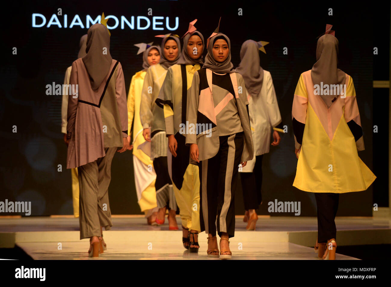 Muslim Fashion High Resolution Stock Photography And Images Alamy