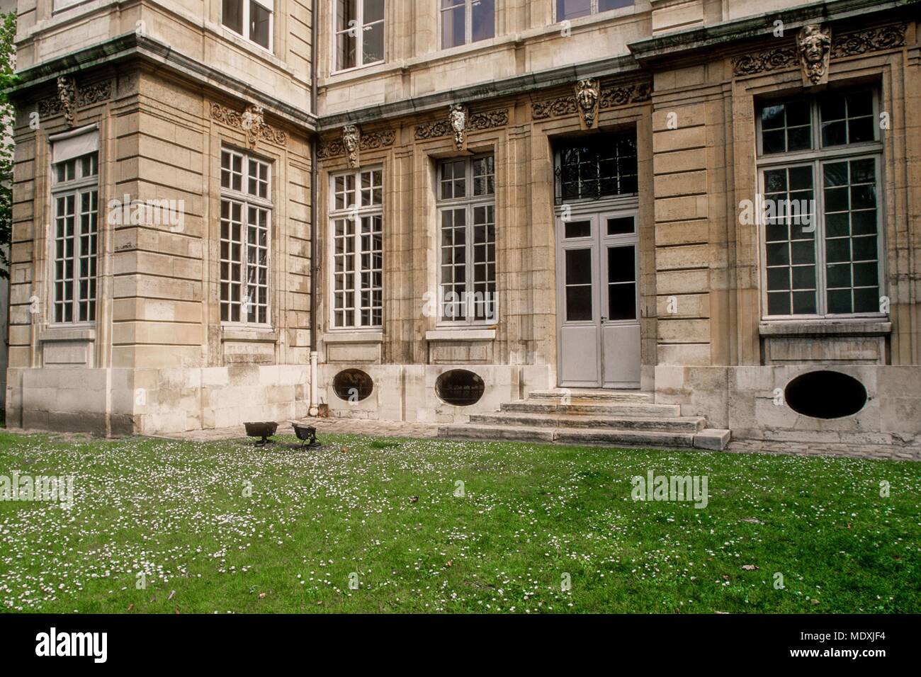 Paris, 47 quai des Tournelles, Hotel Miramion, former Musee de la Medecine, now private property, facade on a garden, Stock Photo