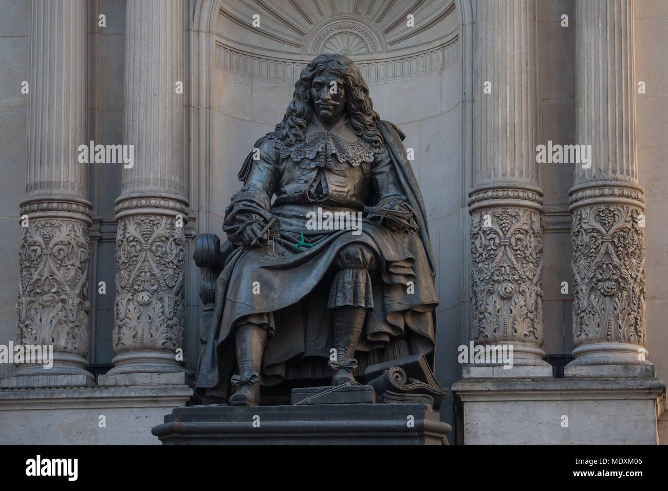Paris, Rue de Richelieu, angle with the rue Molière, statue of Molière,  national subscription Stock Photo - Alamy