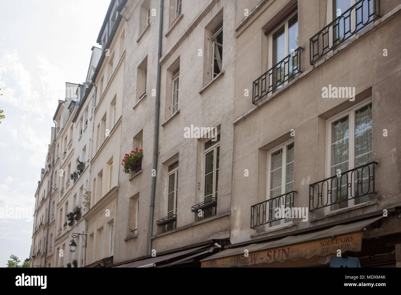 Paris, le Marais, Rue Saint Martin, facades of buildings with two bays