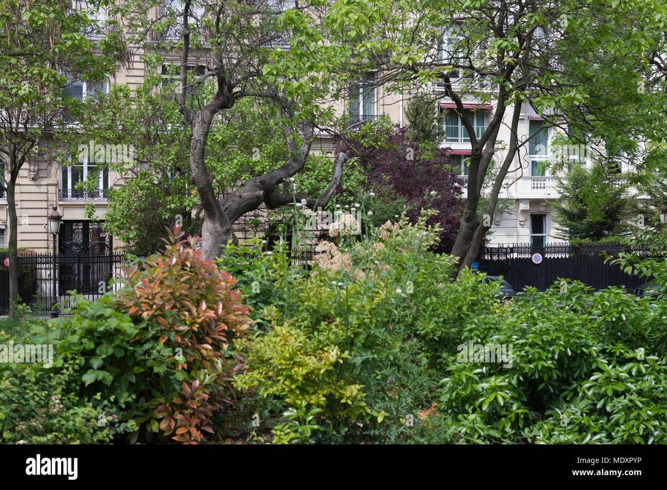 Paris, avenue Foch, gardens on the avenue Foch Stock Photo Alamy