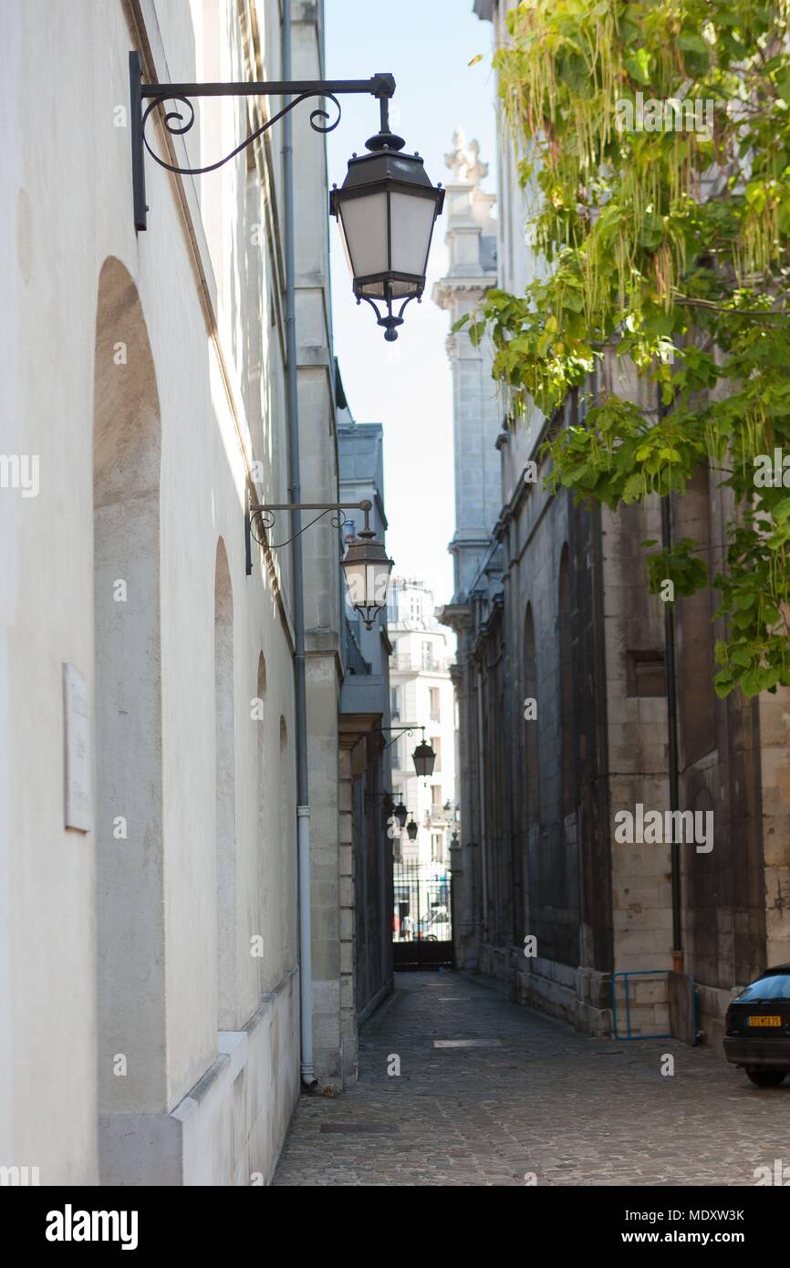 Paris, 14 rue Charlemagne, lycee charlemagne, first courtyard adjoining