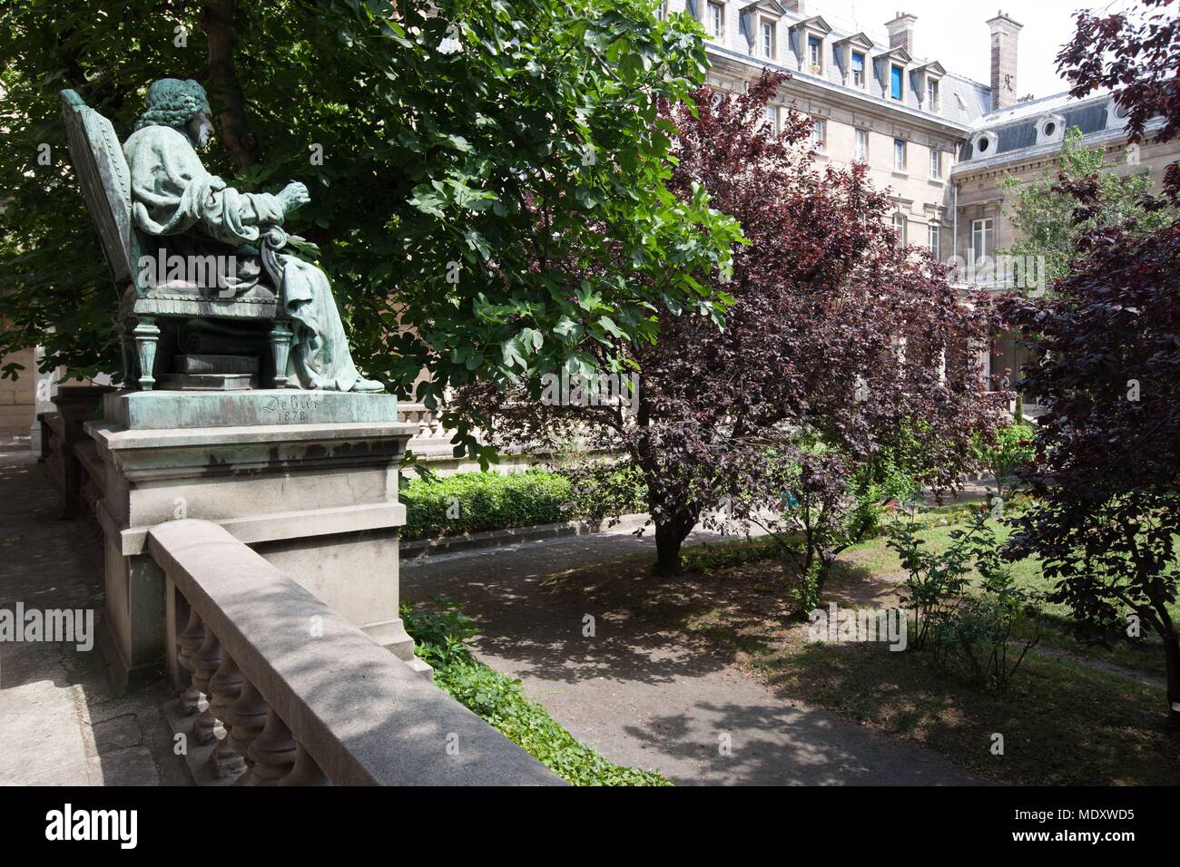 Paris, 12 avenue Trudaine, lycee jacques decour, court of honour