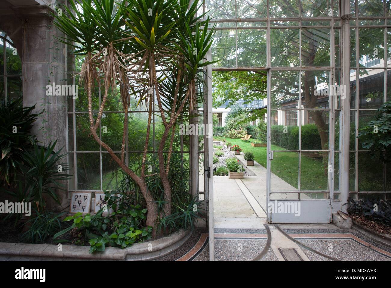 Lycee montaigne hi-res stock photography and images - Alamy