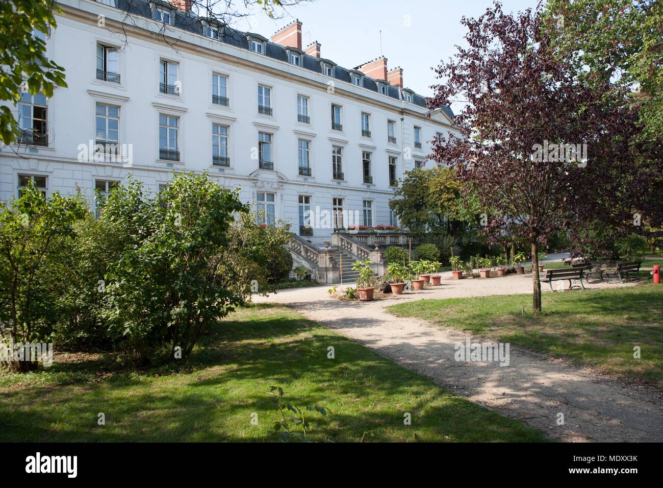 Paris, 33 boulevard des invalides, lycee victor duruy, garden Stock Photo -  Alamy