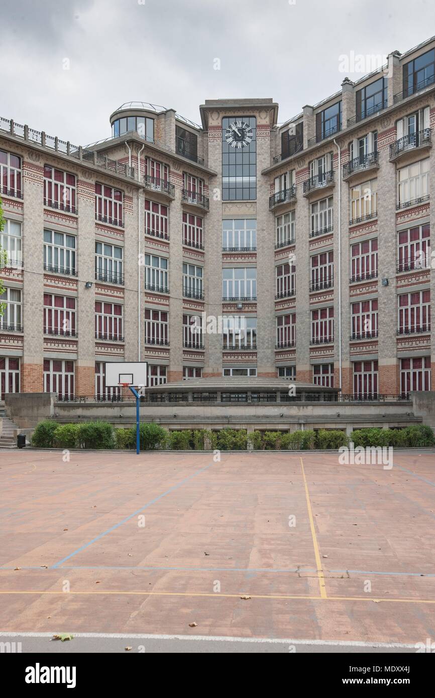 Paris 77 Avenue De Clichy Lycee Jules Ferry Cour Stock Photo Alamy