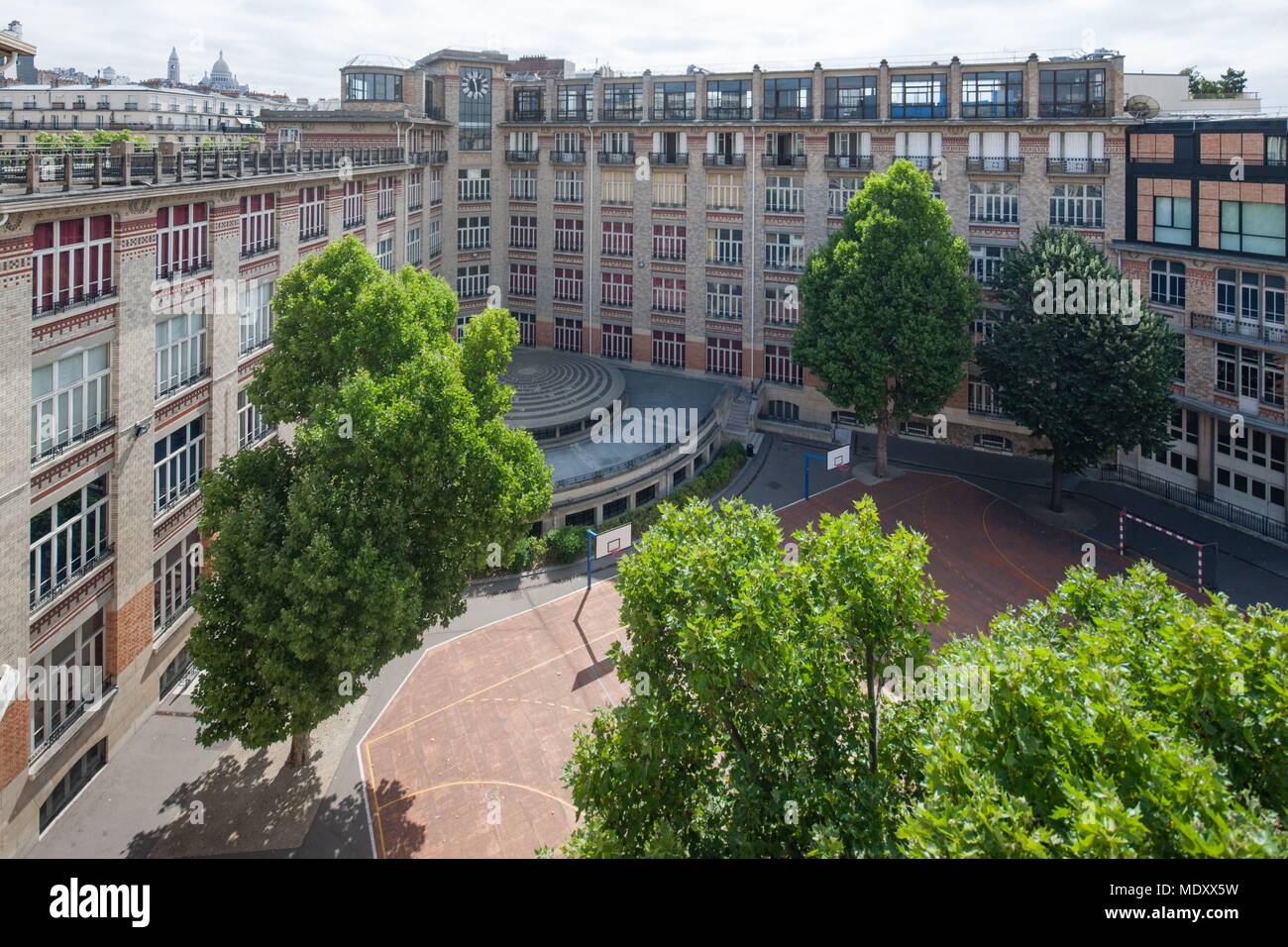 Paris 77 Avenue De Clichy Lycee Jules Ferry Courtyard From The Terrace View Over Montmartre And The Sacre Coeur Stock Photo Alamy