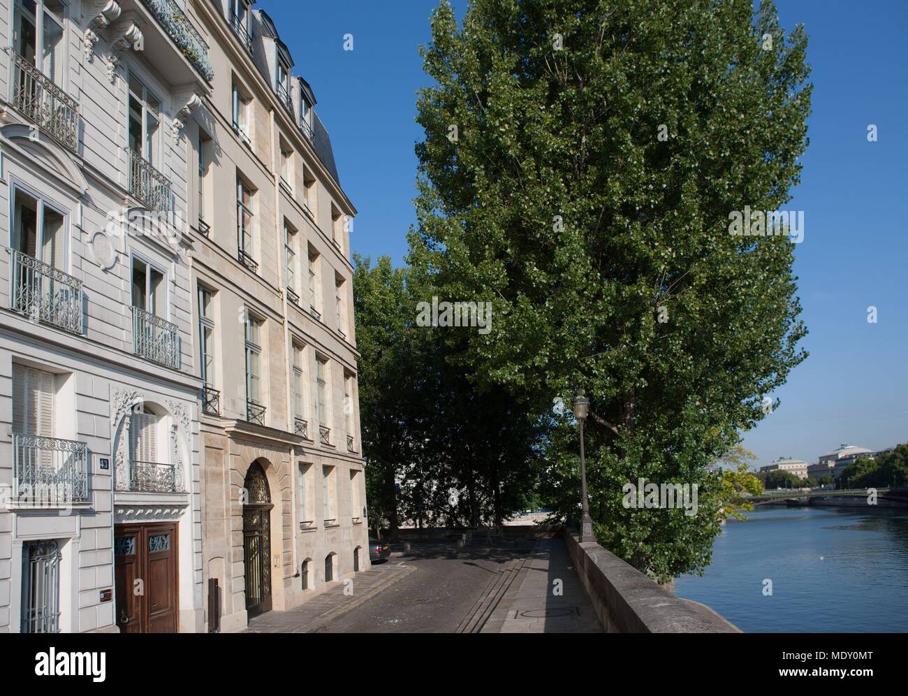 Paris, Île Saint Louis, Quai de Bourbon, facades Stock Photo Alamy