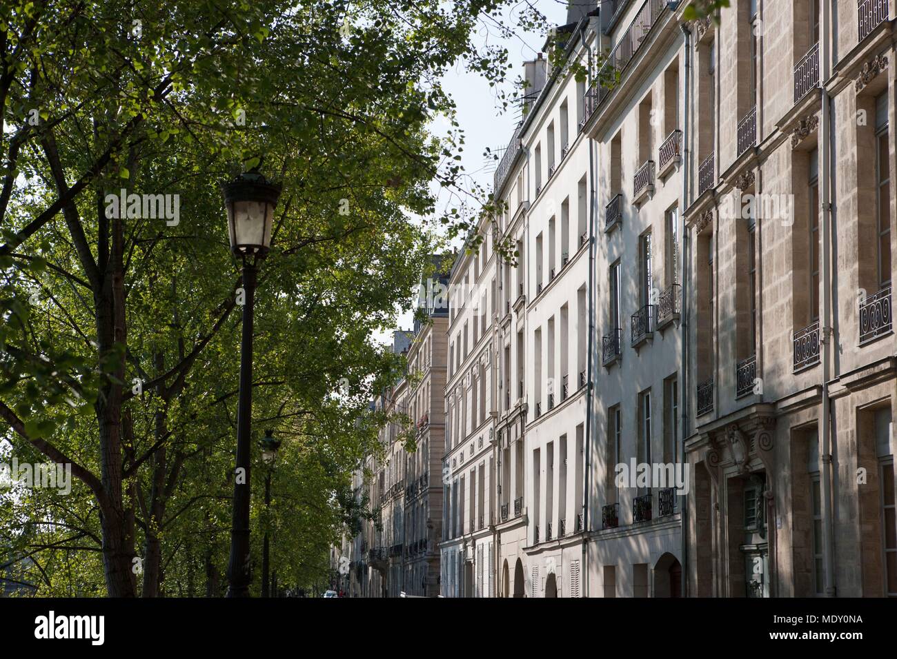 Paris, Île Saint Louis, Quai de Bourbon, facades Stock Photo Alamy