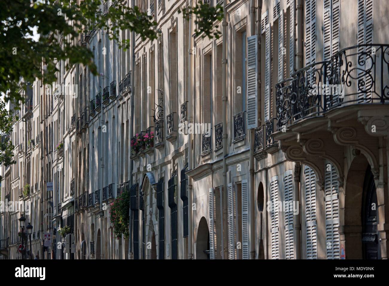 Paris, Île Saint Louis, Quai de Bourbon, facades Stock Photo Alamy