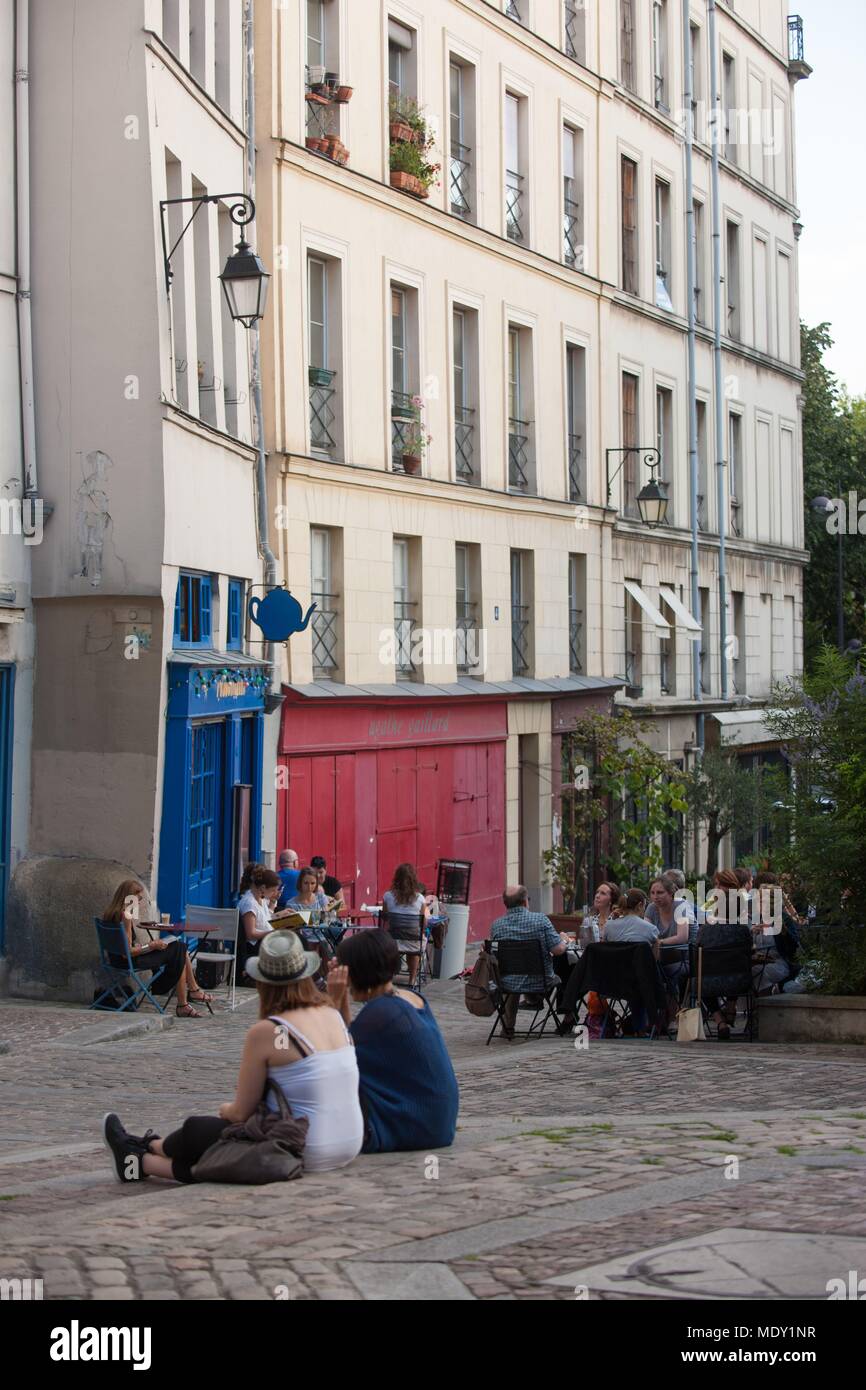 Paris, le Marais, rue des Barres, young women seated Stock Photo Alamy Paris, le Marais, rue des Barres, young women seated Stock Photo Alamy