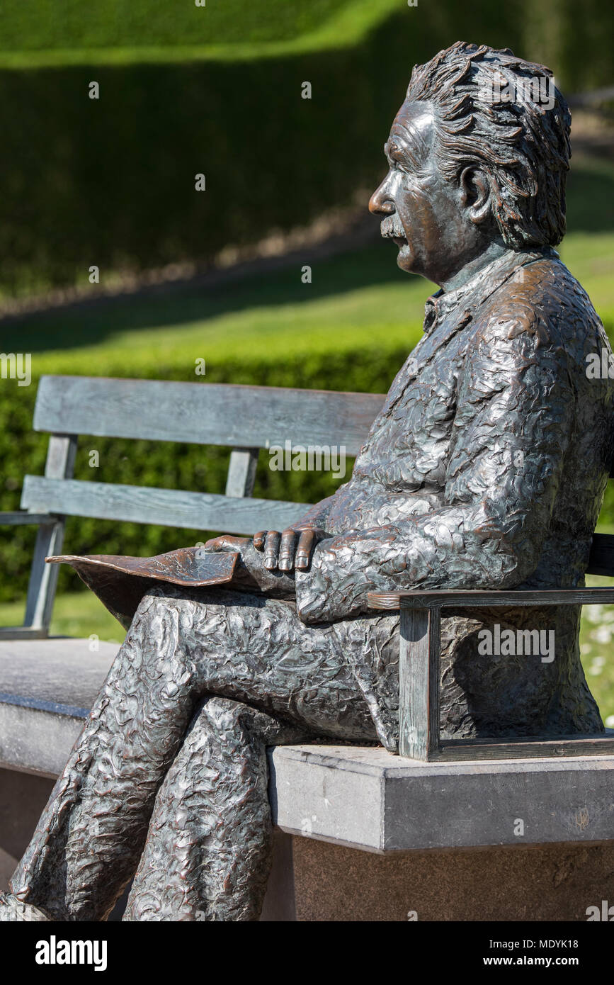 Albert Einstein statue sitting on a park bench at the seaside resort De Haan / Le Coq, West Flanders, Belgium Stock Photo