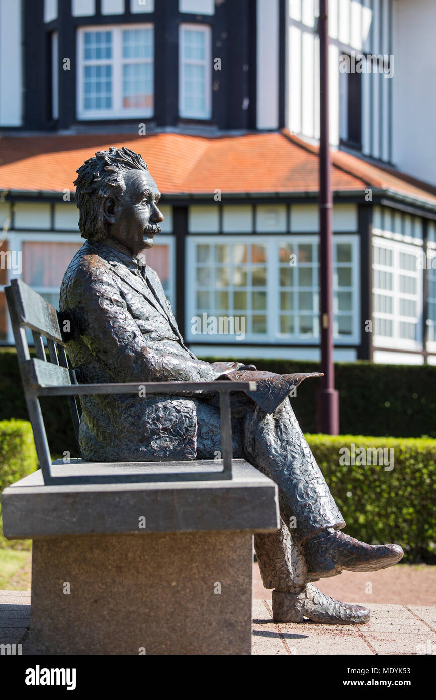 Albert Einstein statue sitting on a park bench at the seaside resort De Haan / Le Coq, West Flanders, Belgium Stock Photo