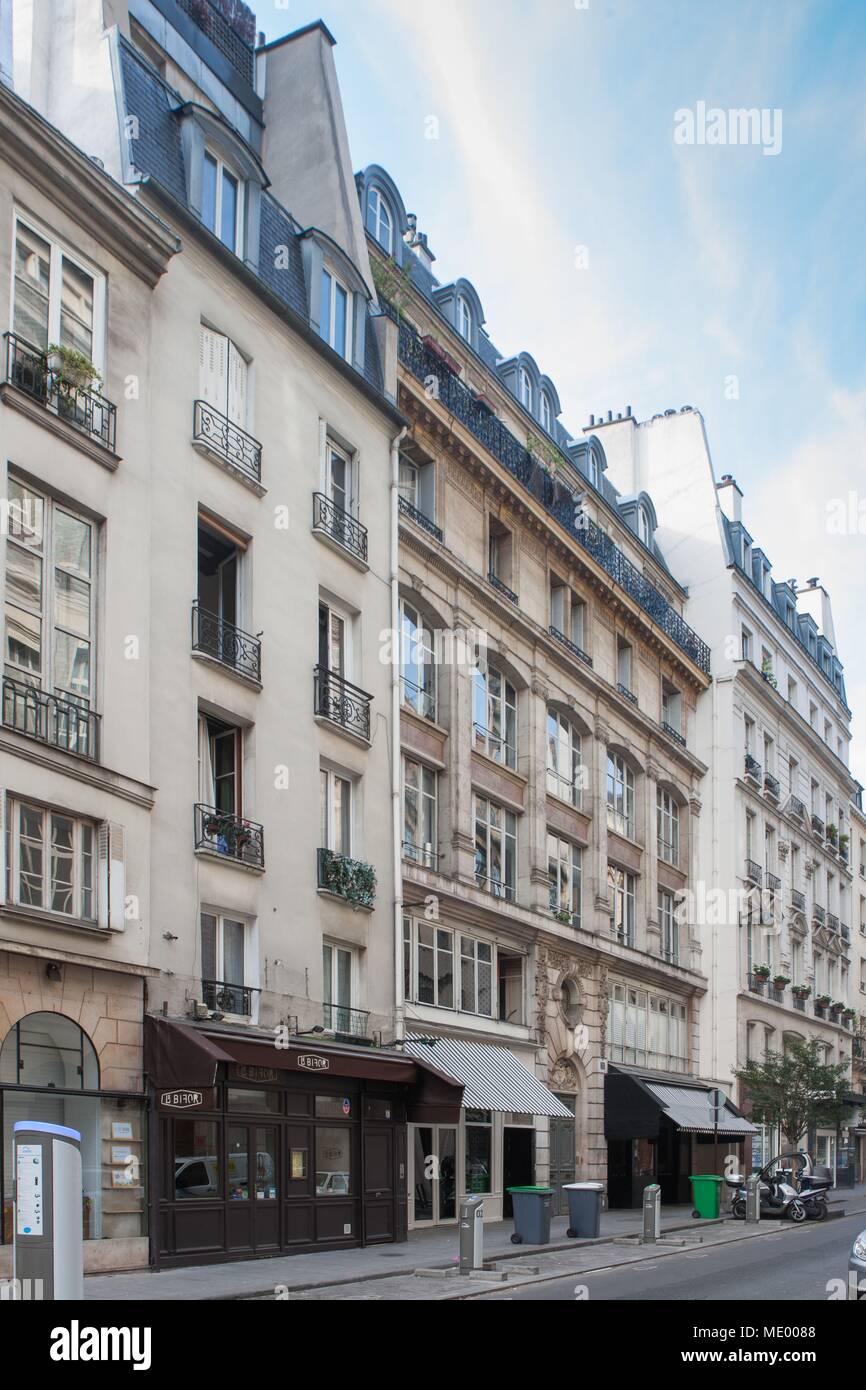 France, Ile de France region, Paris 1st arrondissement, 60 rue jean jacques  rousseau, building where lived rousseau Stock Photo - Alamy