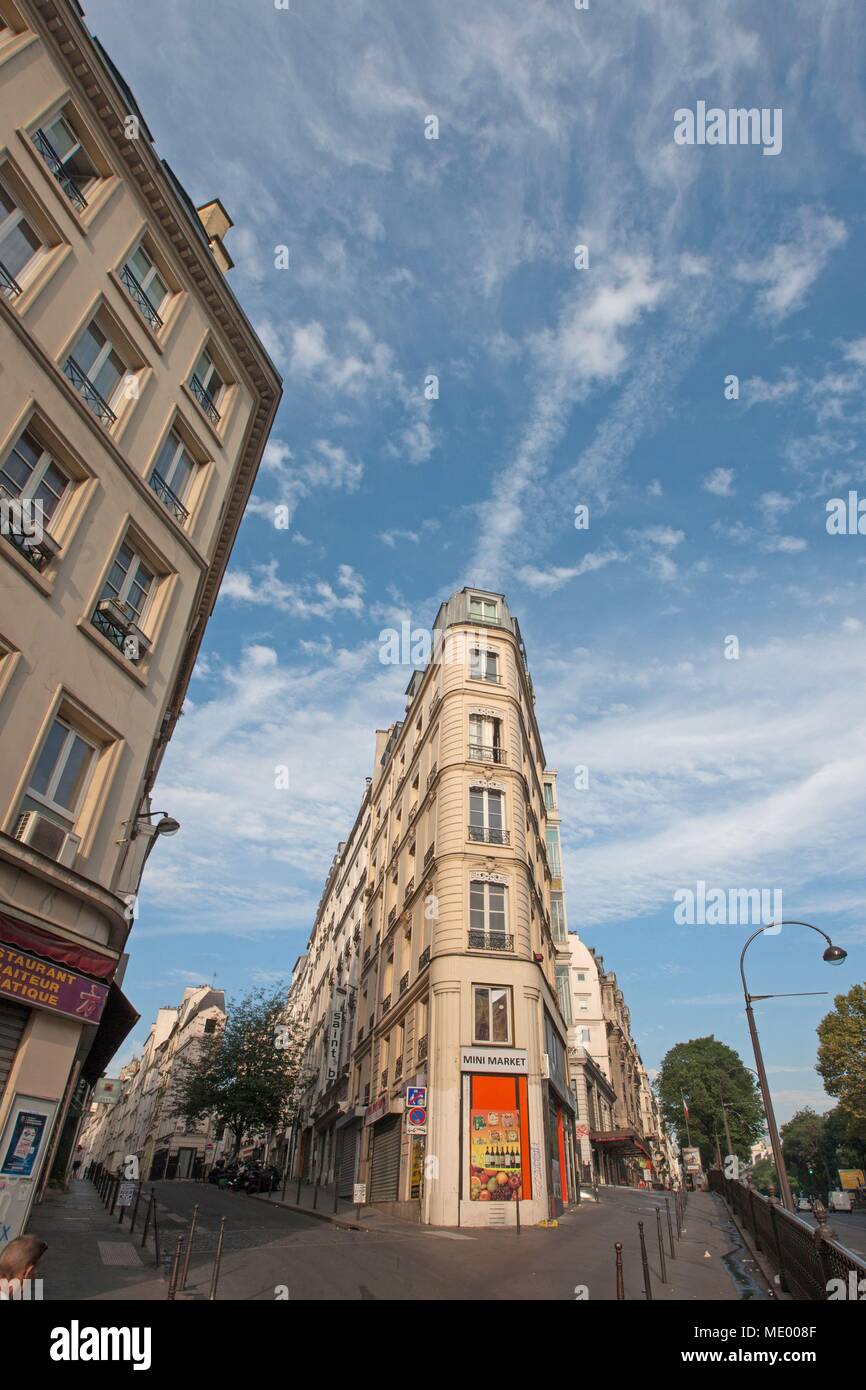 Paris, 2nd arrondissement, rue de clery, angle building, flat iron Stock  Photo - Alamy