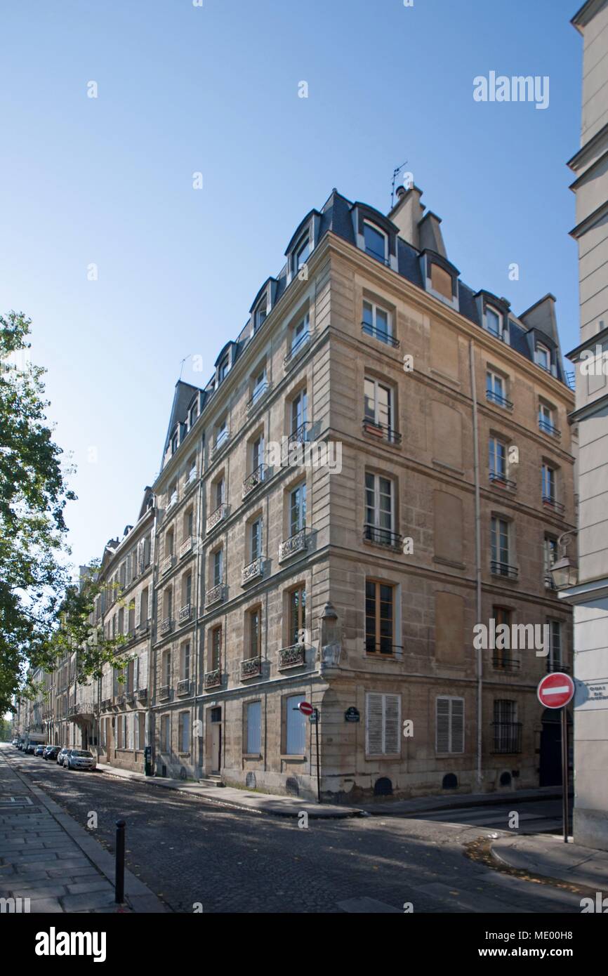 Paris, 4th arrondissement, Île Saint Louis, Quai de Bourbon, angle with
