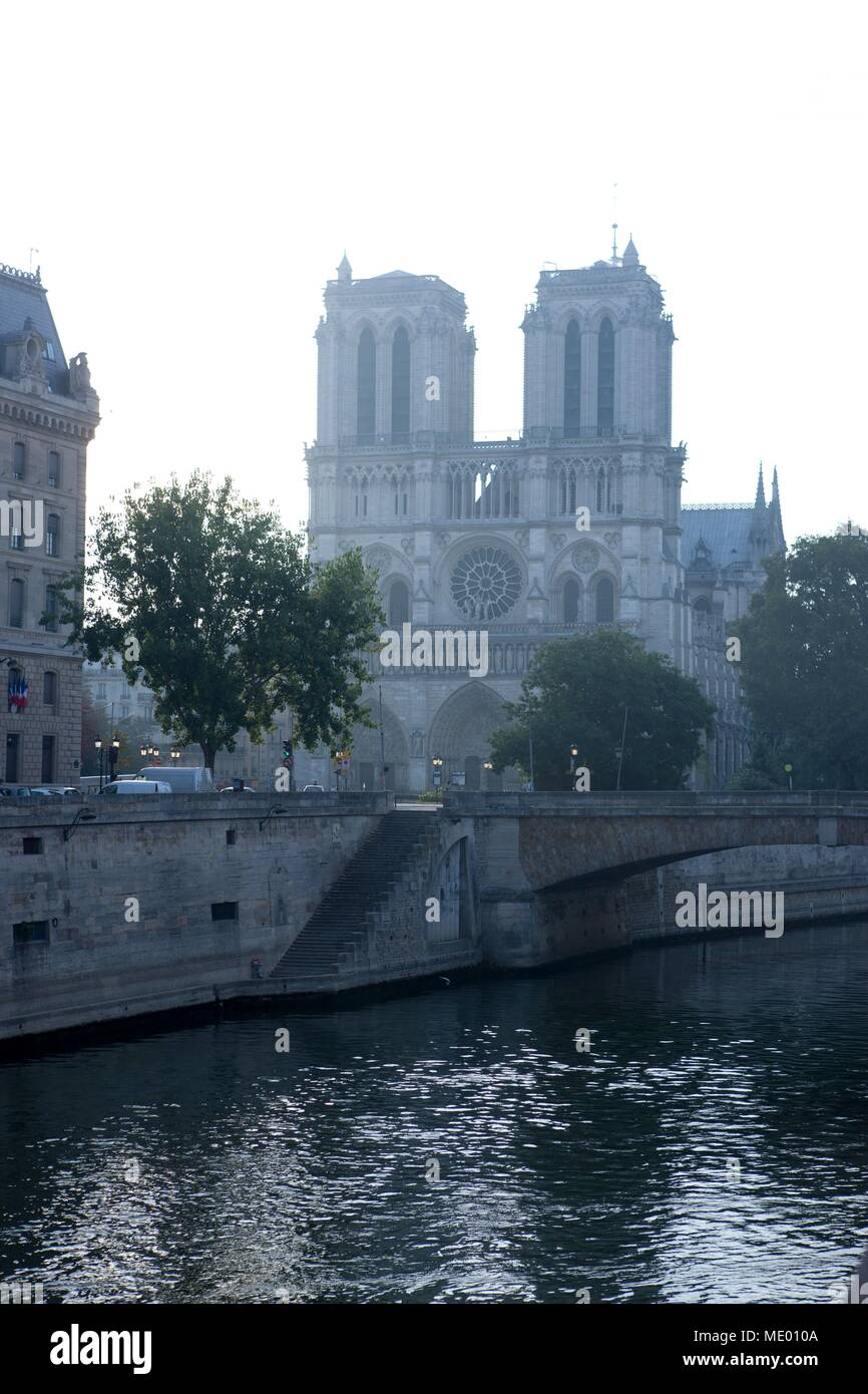 The quai saint michel and notre dame hires stock photography and images Alamy