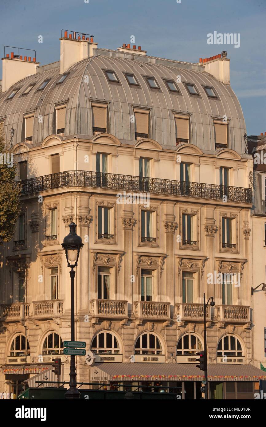 Paris, quai Saint Michel Stock Photo Alamy