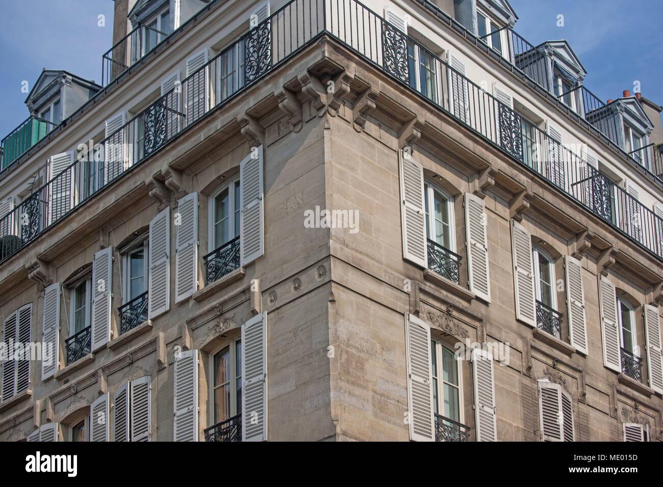 Paris, 42 rue bonaparte, building where lived Jean-Paul Sartre at the 4th  floor Stock Photo - Alamy