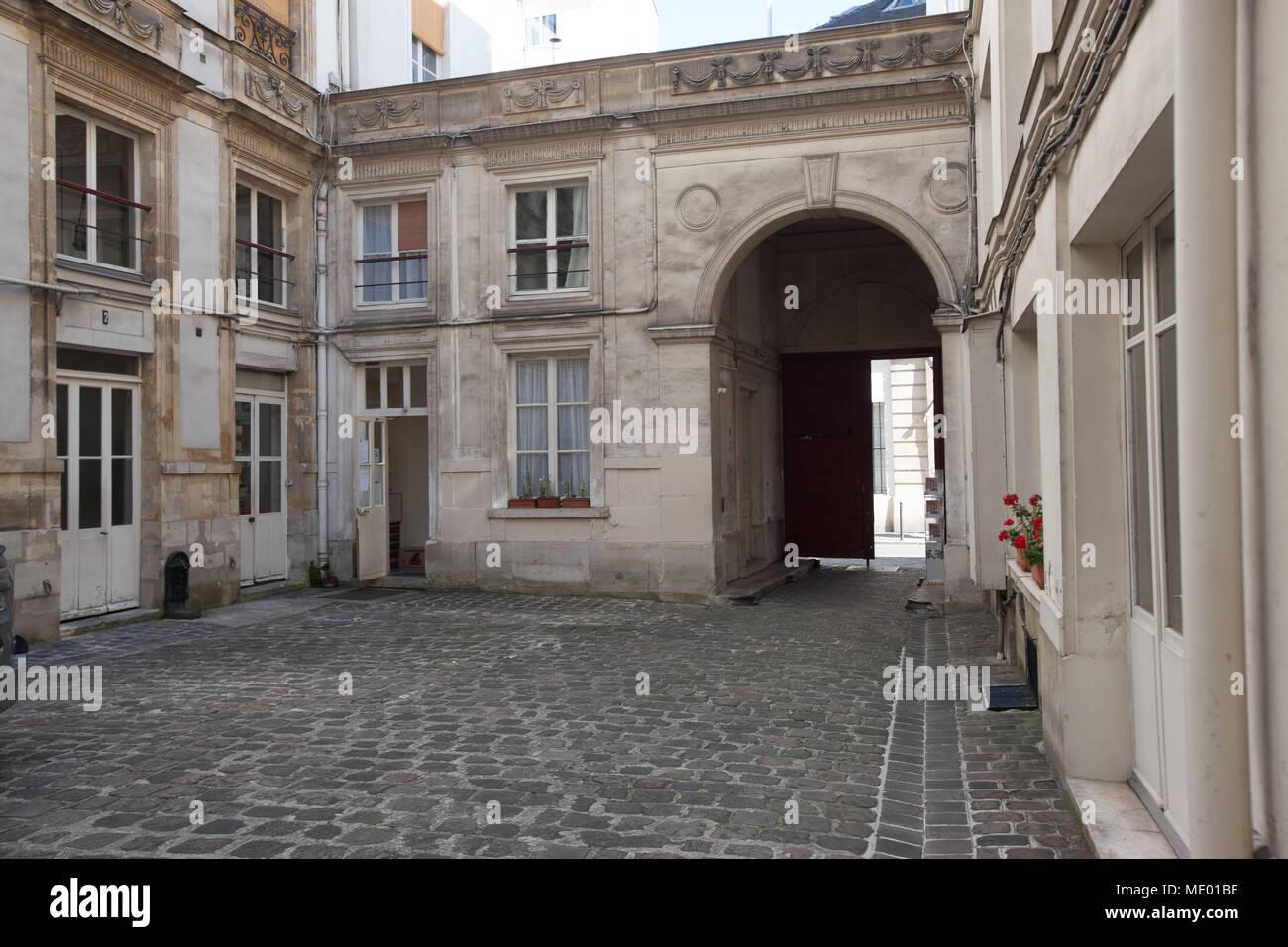 Paris, 18 rue seguier, Albert Camus lived here Stock Photo - Alamy