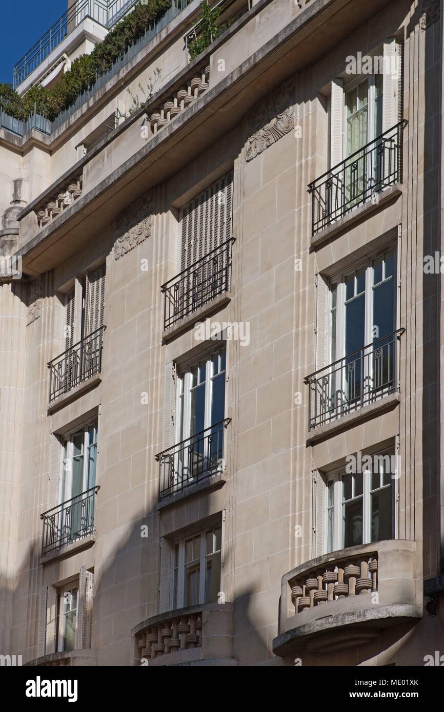 Paris, 8th arrondissement, 6 rue jean goujon, roland dorgeles lived here  Stock Photo - Alamy
