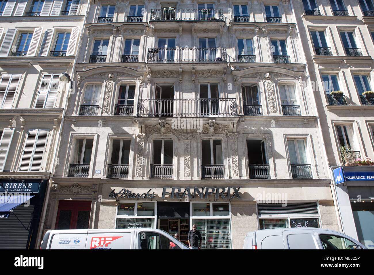 Rue notre dame de lorette hires stock photography and images Alamy