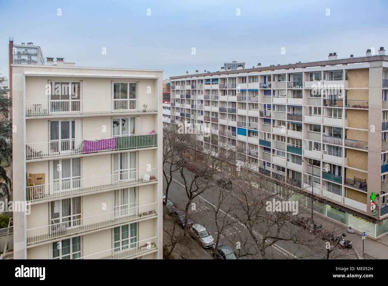 France, Ile de France region, Paris 13th arrondissement, Rue de la Glacière,  apartment, buildings from the above ground metro, line 6 Stock Photo - Alamy