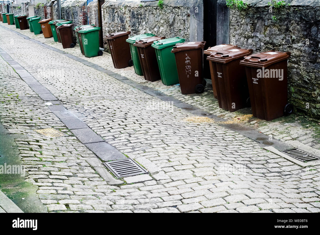 Wheelie bin collection hi-res stock photography and images - Alamy