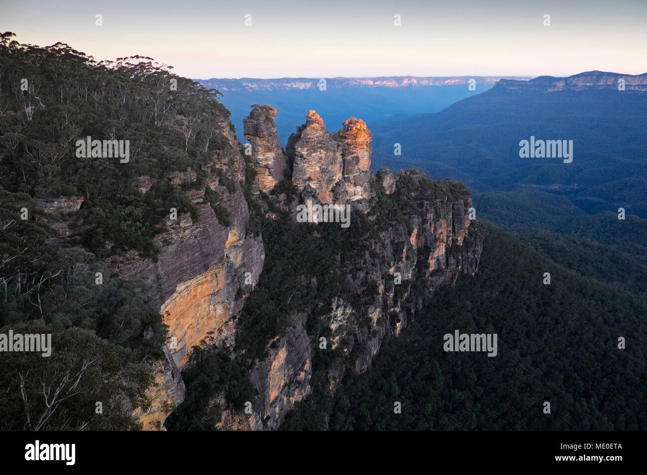 Three Sisters and scenic overview of the Blue Mountains National Park in New South Wales, Australia Stock Photo