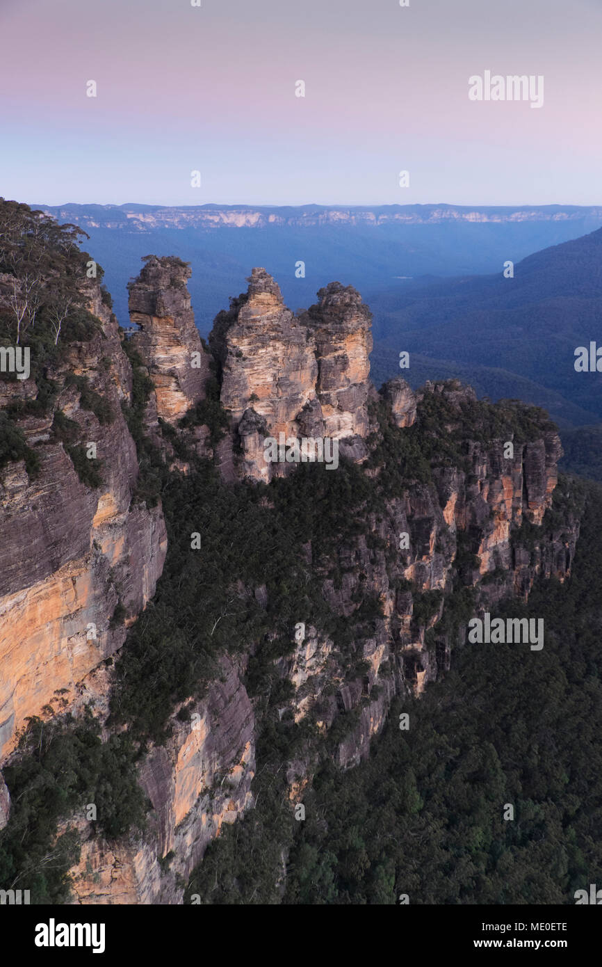 Three Sisters rock formation at sunset in the Blue Mountains National Park in New South Wales, Australia Stock Photo