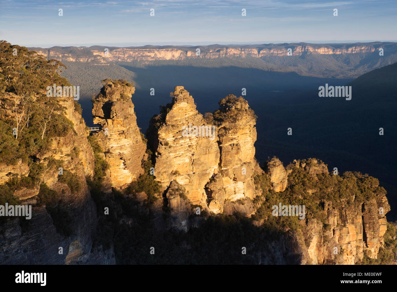 Sunlight reflecting on the Three Sisters rock formation in the Blue Mountains National Park in New South Wales, Australia Stock Photo