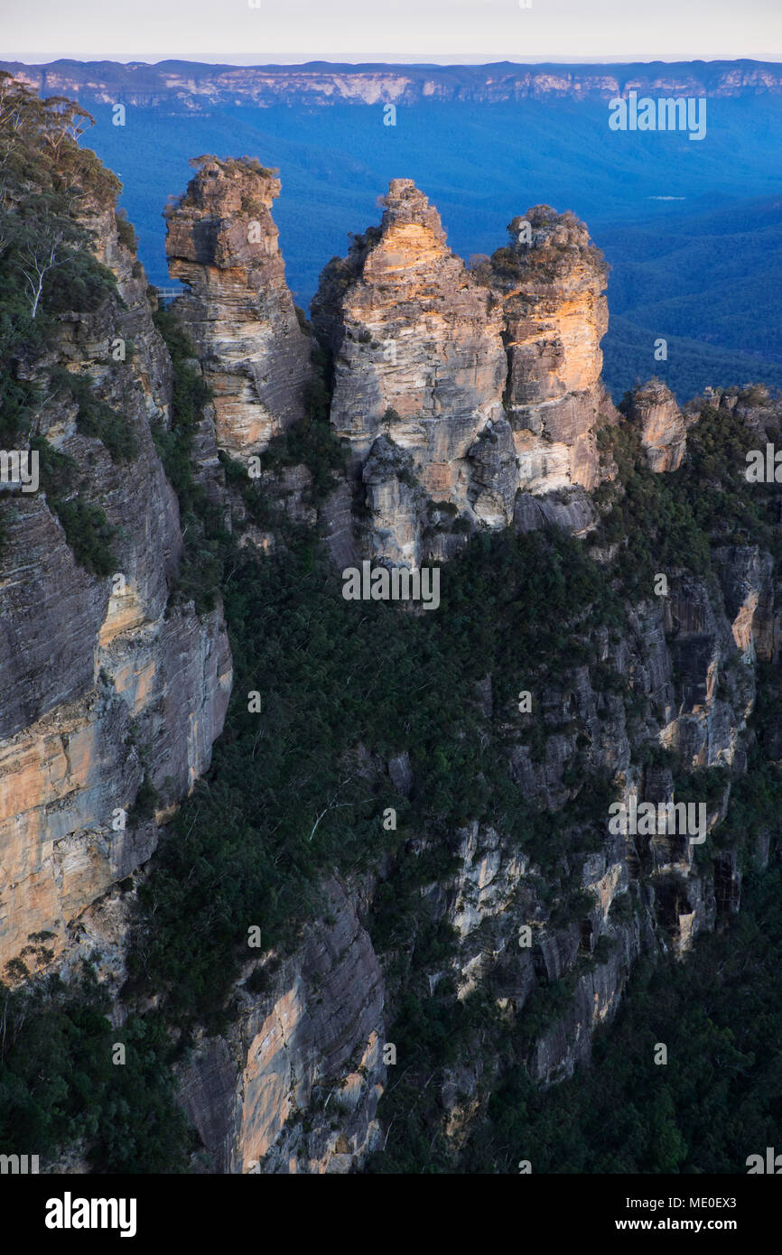 Three Sisters rock formation at sunset in th Blue Mountains National Park in New south Wales, Australia Stock Photo