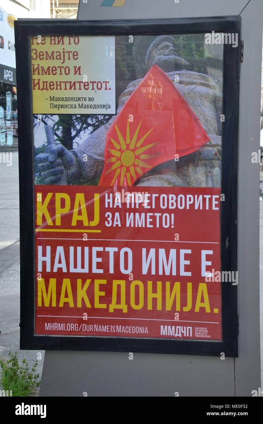 Skopje, Republik Makedonien: Ein Plakat wirbt für das Ende des Namensstreits mit Griechenland Stock Photo