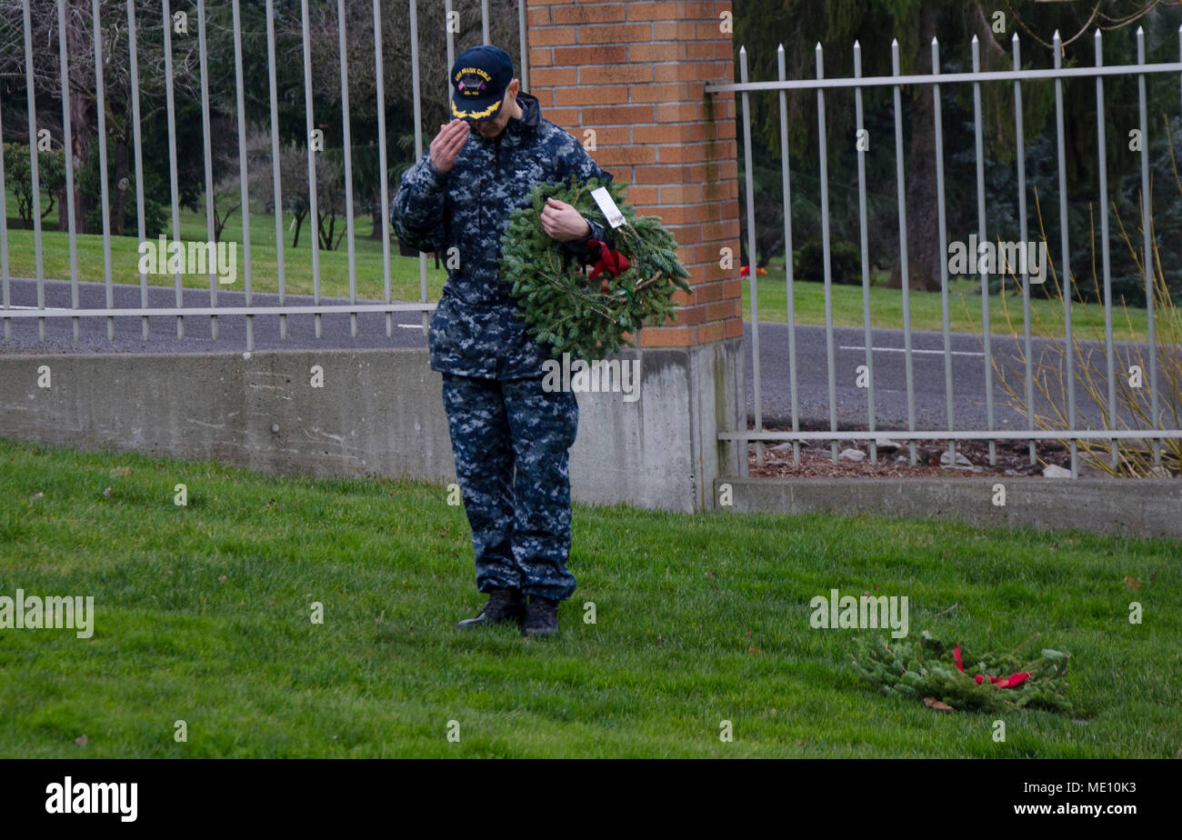 PORTLAND, Ore. (Dec 16, 2017) Capt. Jeff Farah, commanding officer of