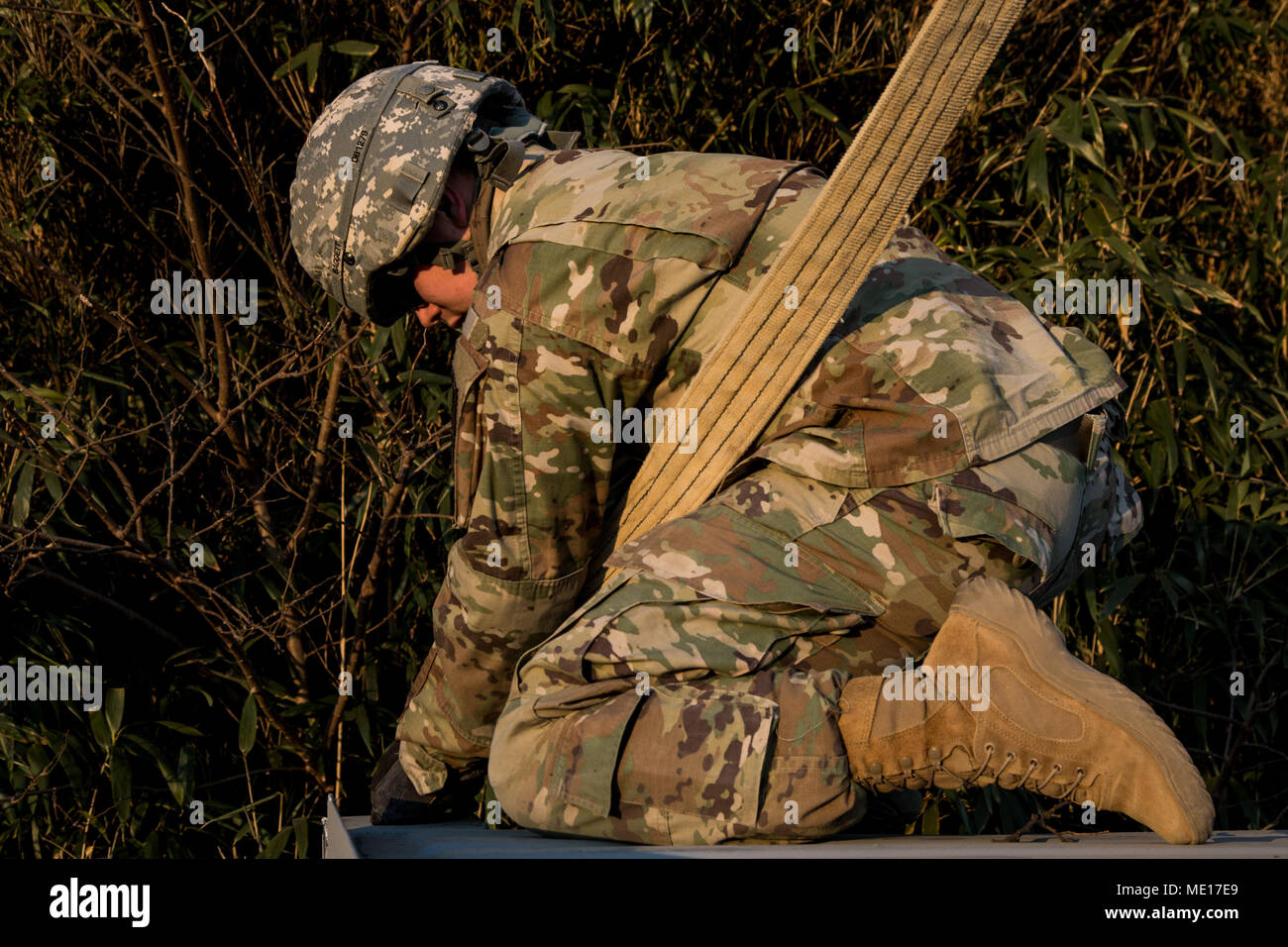 U.S. Army Soldier, Vertical PLT, 643rd ESC, 11th Engineer Battalion hooks conex to crane in South Korea, Dec. 14, 2017. A conex box was created during the Korean War and is used for accomendations for soldiers. (U.S. Army photo by Pfc. Isaih Vega) Stock Photo