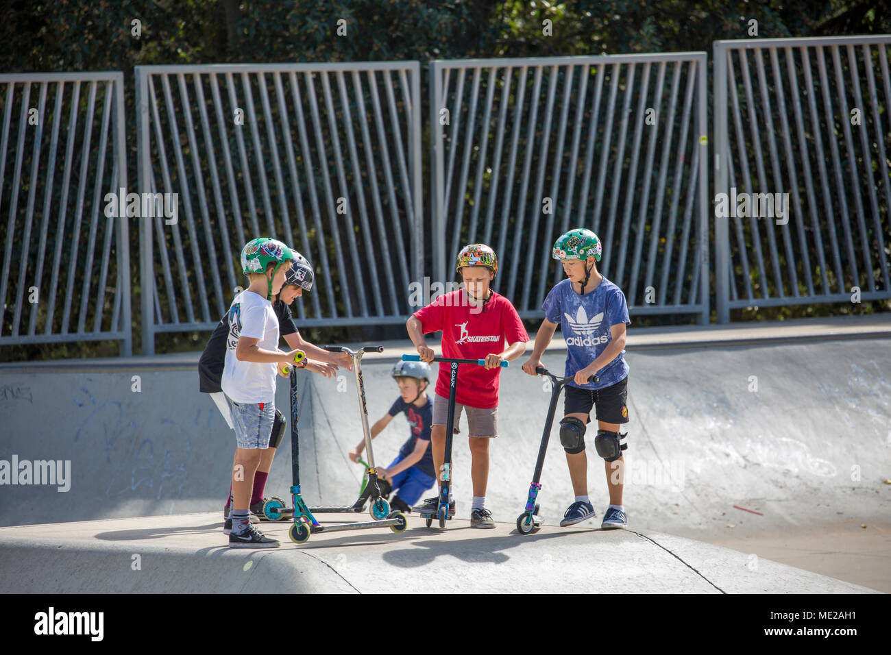 Kids On Skateboards High Resolution Stock Photography and Images - Alamy