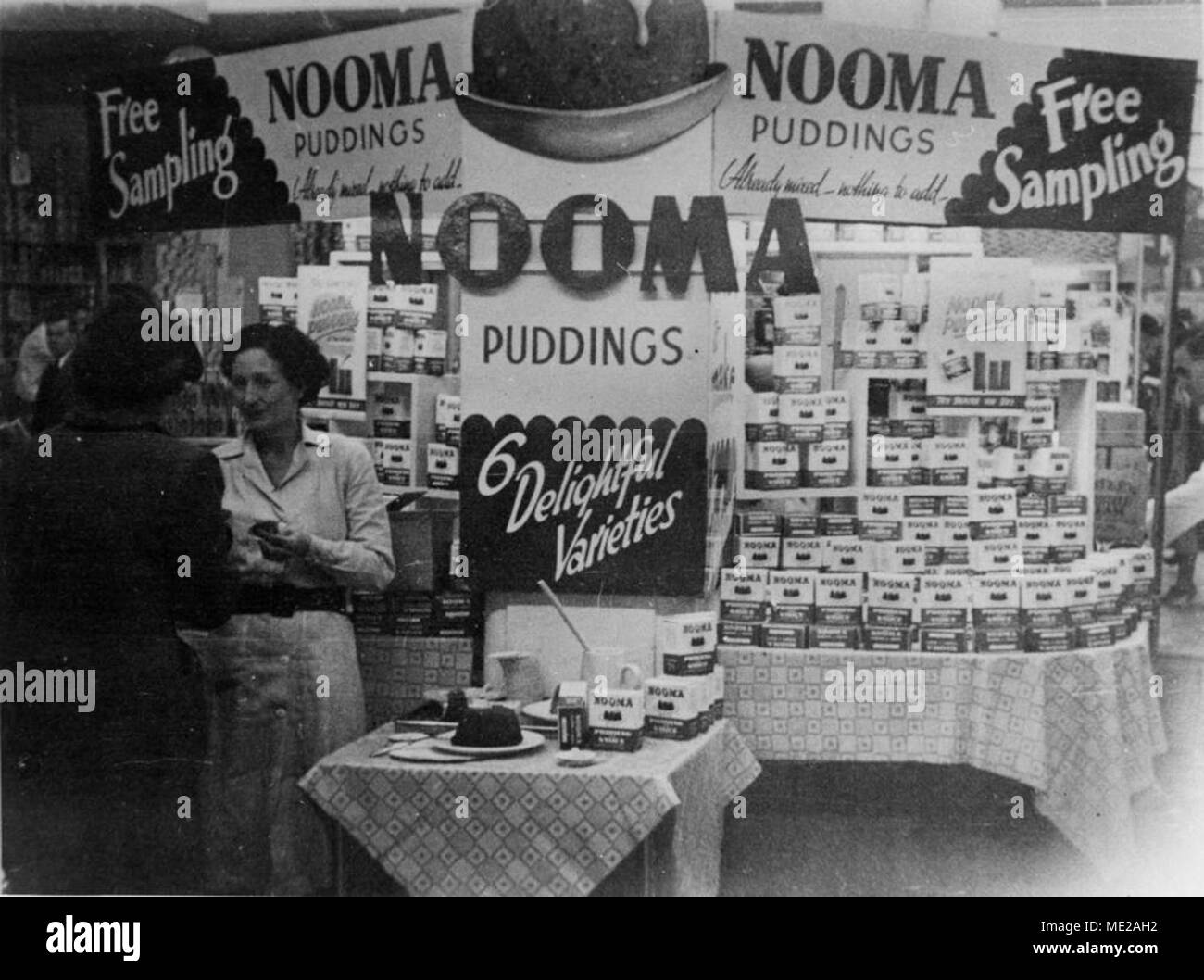 Demonstration of Nooma puddings at Myer Department store, 1952. Stock Photo