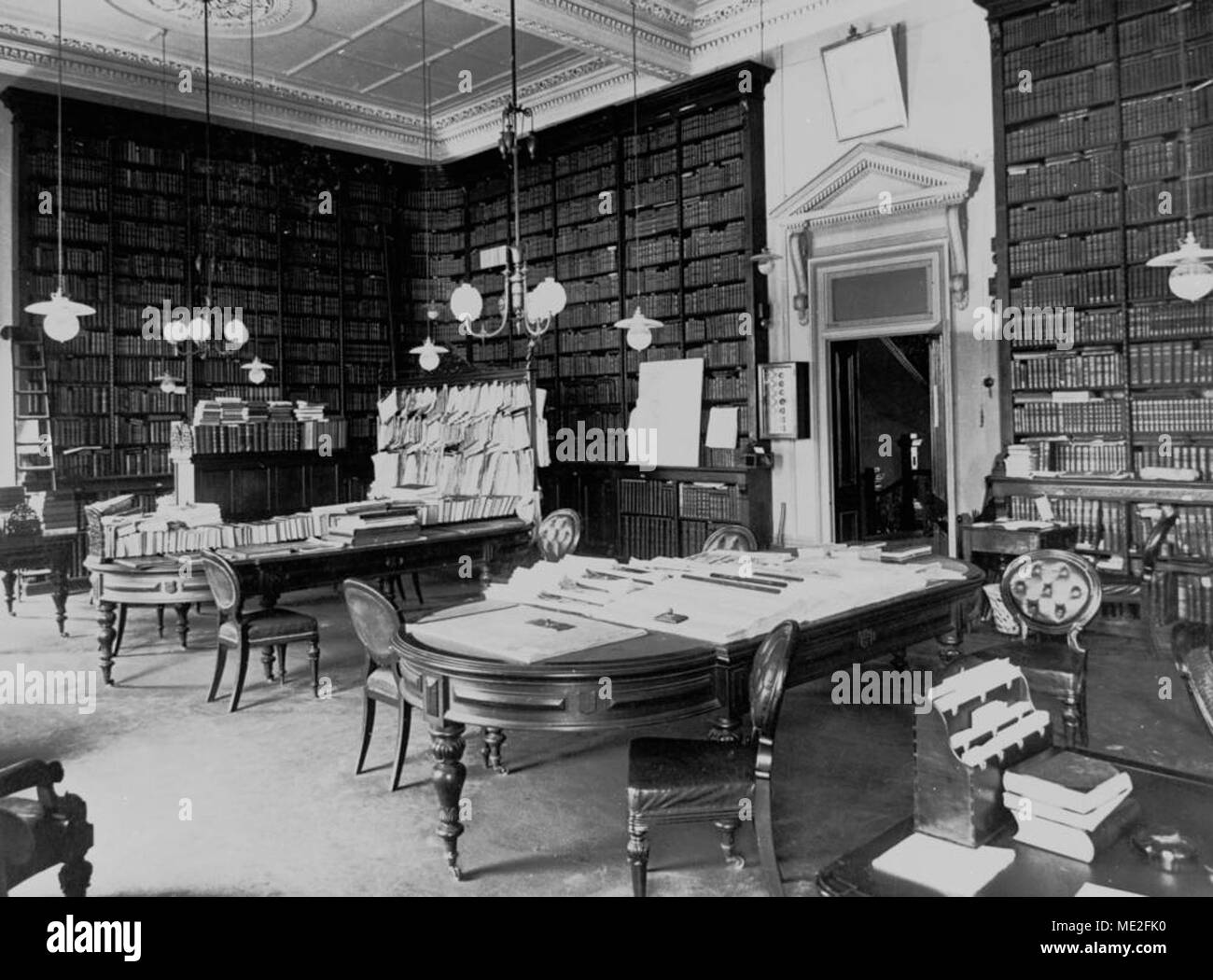 Library reading room in Parliament House, Brisbane, ca 1906 Stock Photo